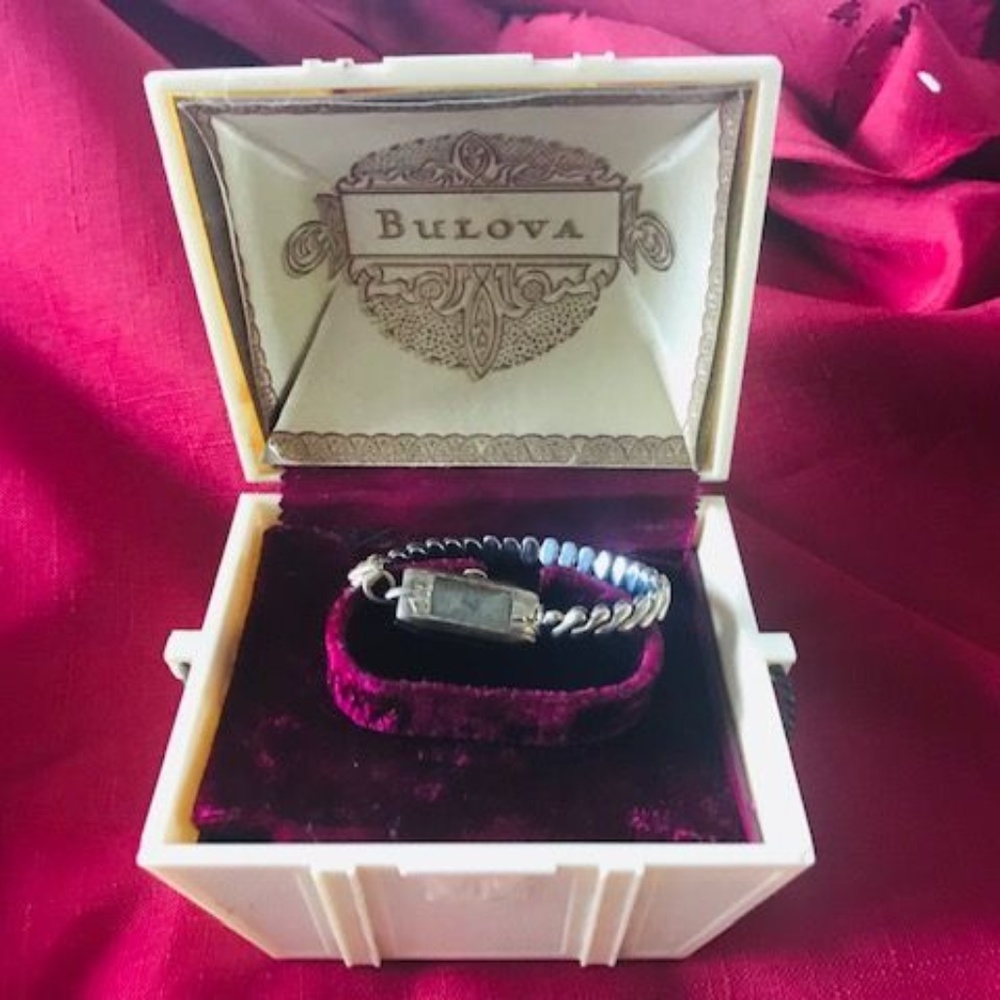 VINTAGE BULOVA LADIES WATCH WITH ORIGINAL BOX